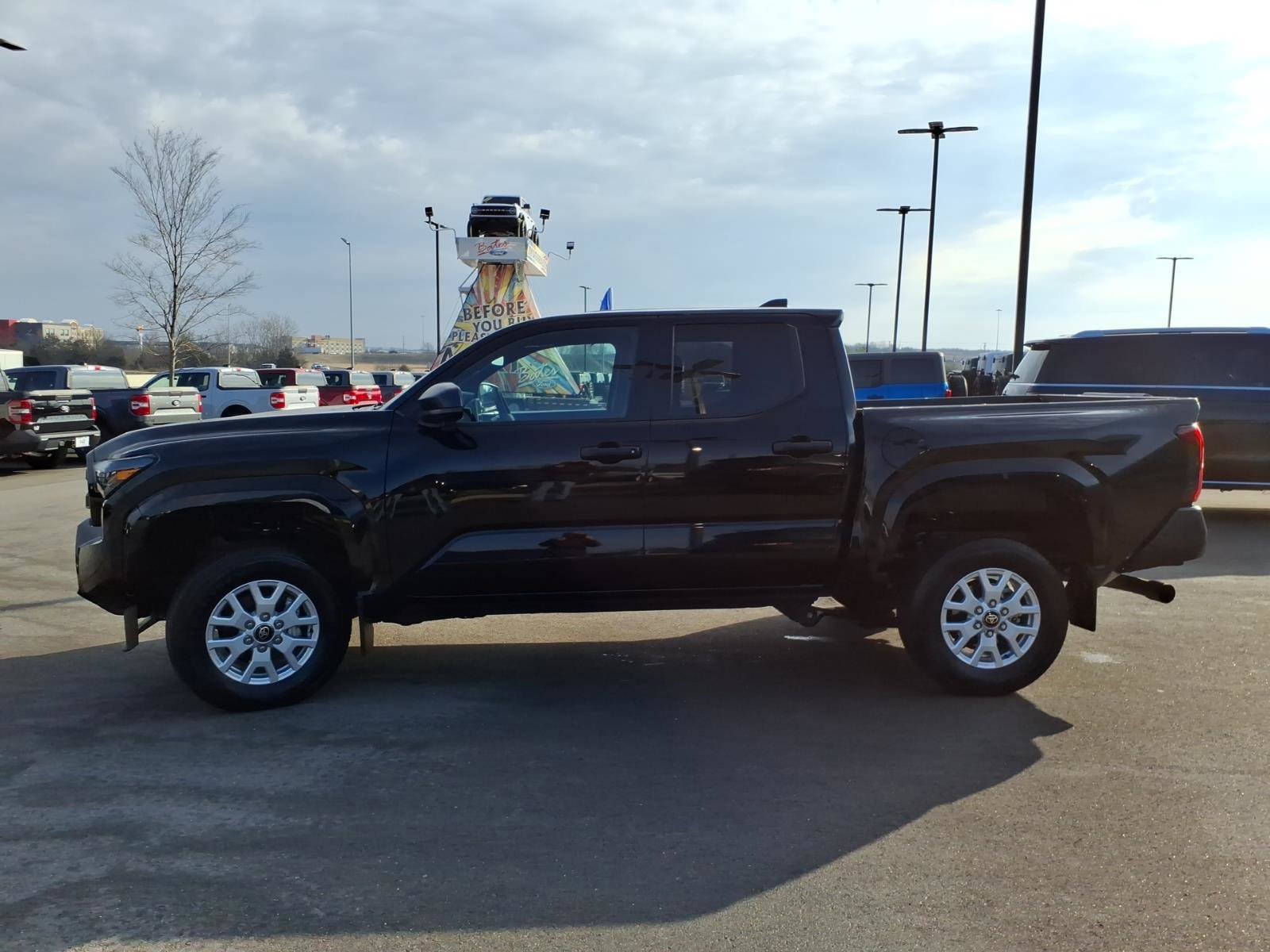 Used 2024 Toyota Tacoma SR image 2