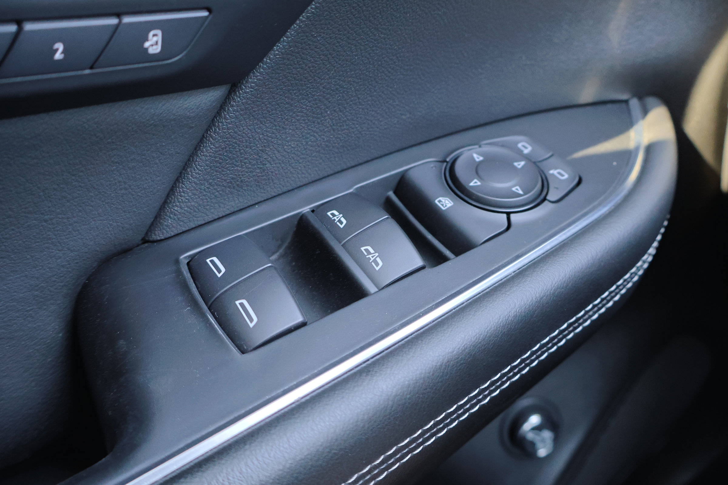 Used 2022 Buick Envision Essence w/ Safety Package image 27