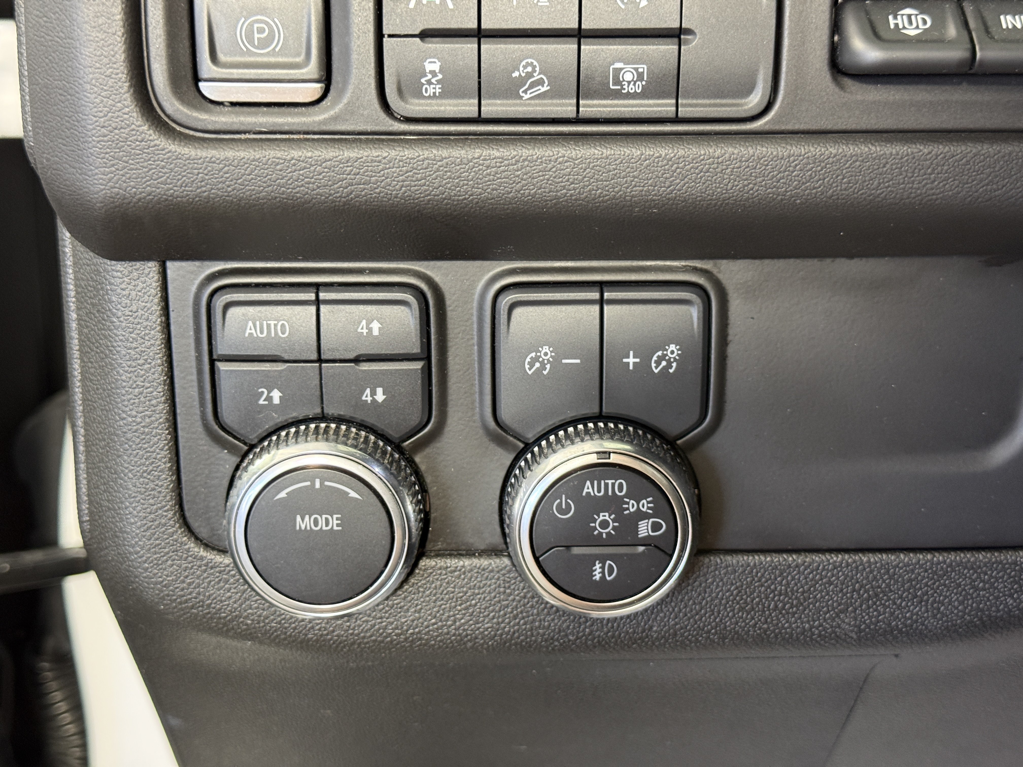 Used 2023 GMC Yukon AT4 w/ AT4 Premium Package AWD/4WD image 27