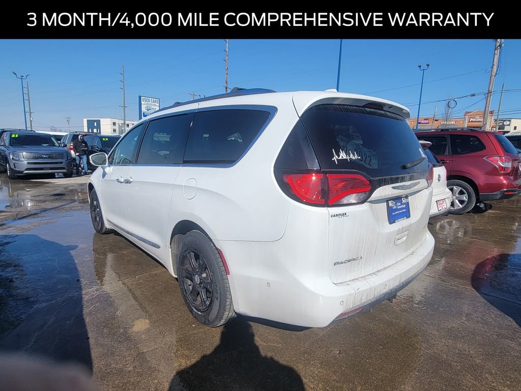 Used 2017 Chrysler Pacifica Limited image 3