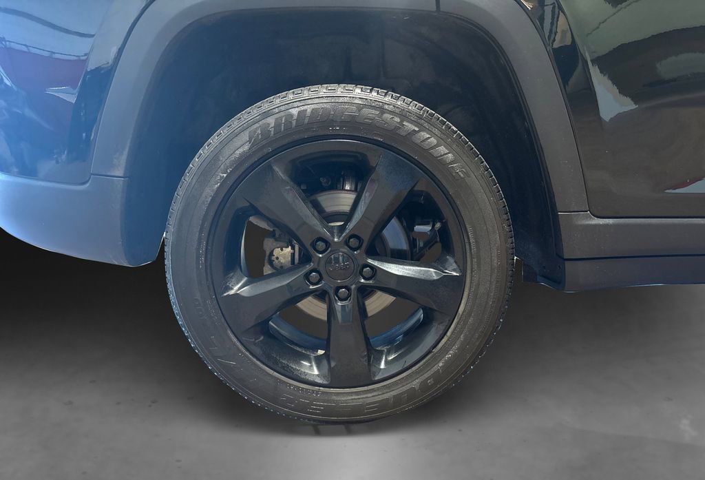 Used 2023 Jeep Grand Cherokee Altitude AWD/4WD image 19