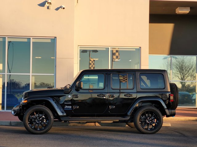Used 2023 Jeep Wrangler Unlimited Sahara image 2