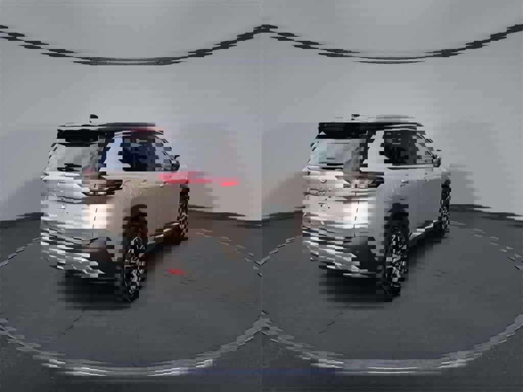 Used 2023 Nissan Rogue Platinum w/ Platinum Premium Package image 3