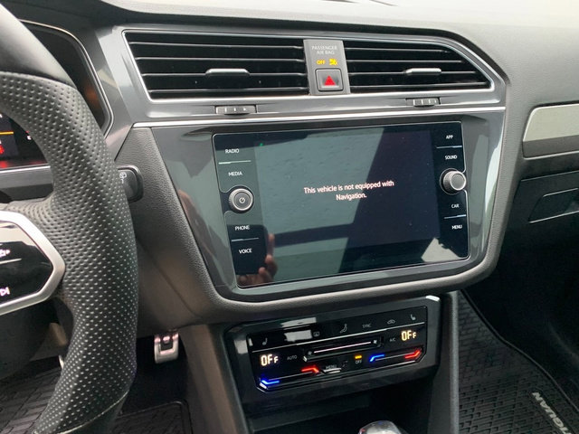 Used 2023 Volkswagen Tiguan SE R-Line FWD image 26