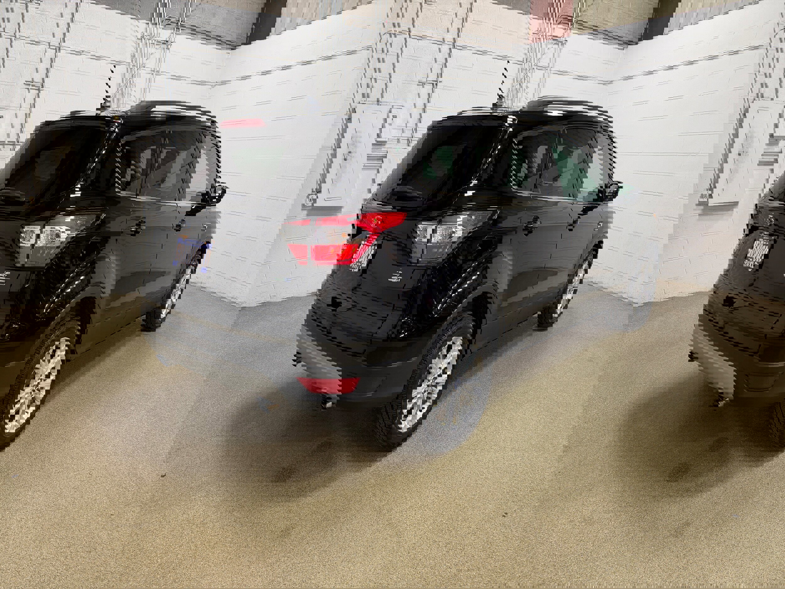 Certified 2018 Ford Escape SE w/ SE Sync 3 Package image 3