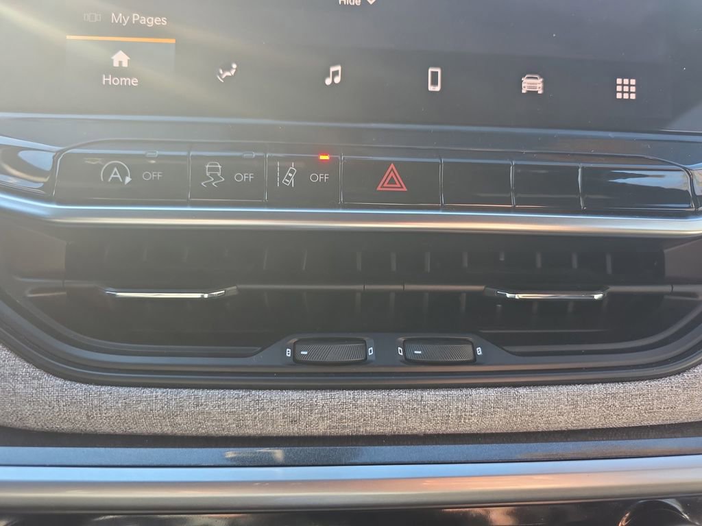 Used 2023 Jeep Compass Latitude w/ Sun and Sound Group image 39