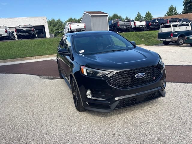 Certified 2019 Ford Edge ST w/ Cold Weather Package AWD/4WD image 13