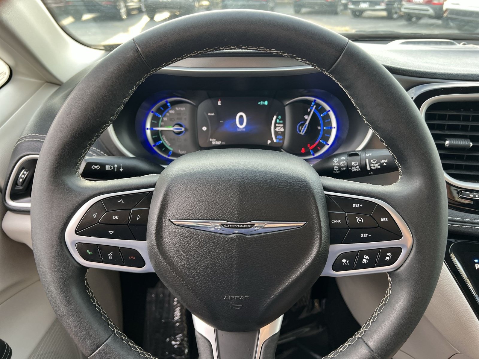 Used 2024 Chrysler Pacifica Limited FWD image 16