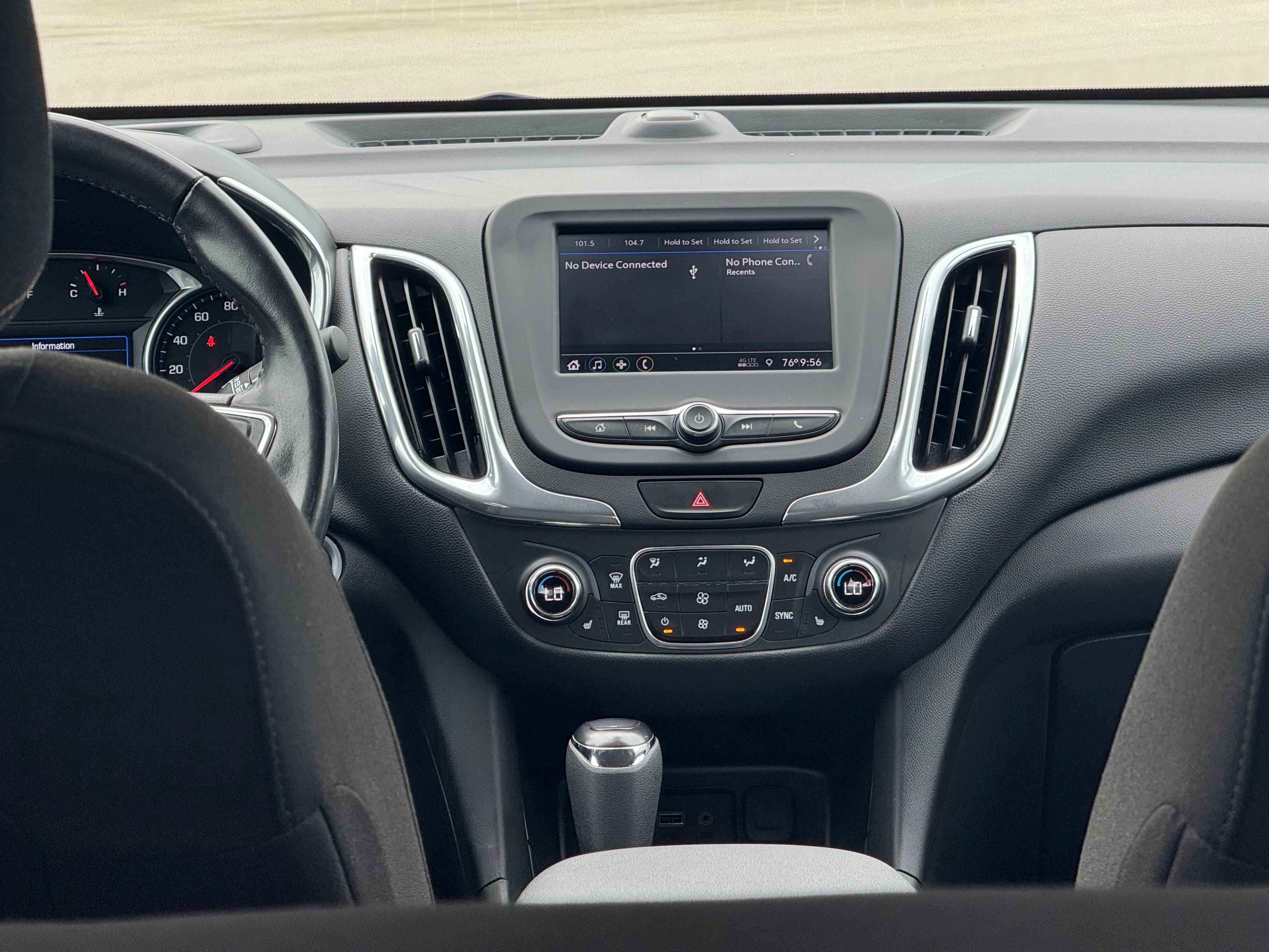 Used 2020 Chevrolet Equinox LT FWD image 22