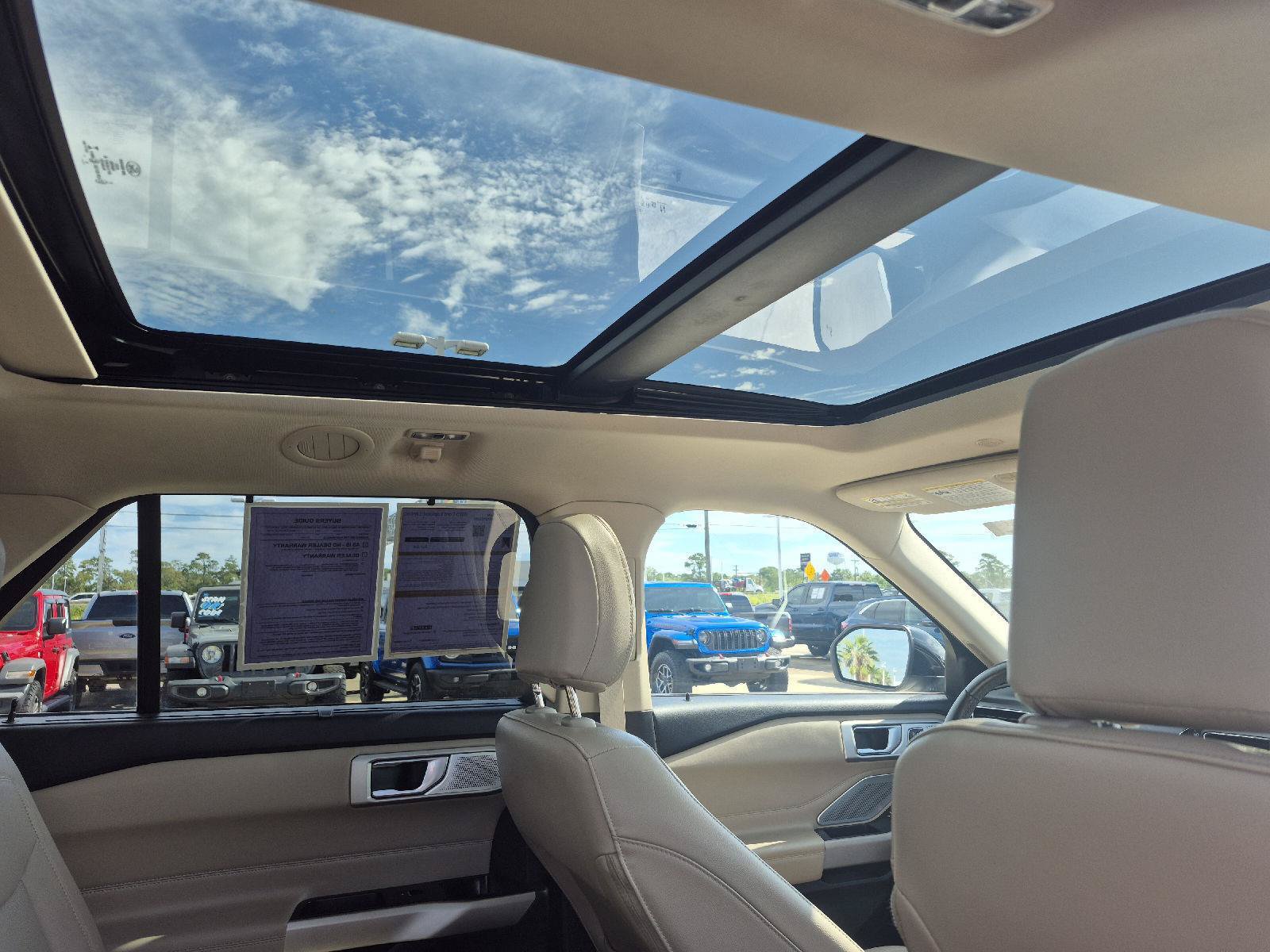 Certified 2023 Ford Explorer Limited w/ Limited Technology Package RWD image 4