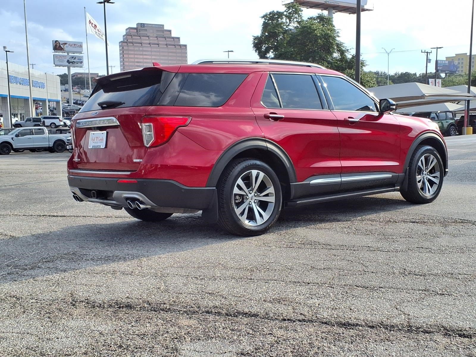 Certified 2020 Ford Explorer Platinum w/ Premium Technology Package AWD/4WD image 6