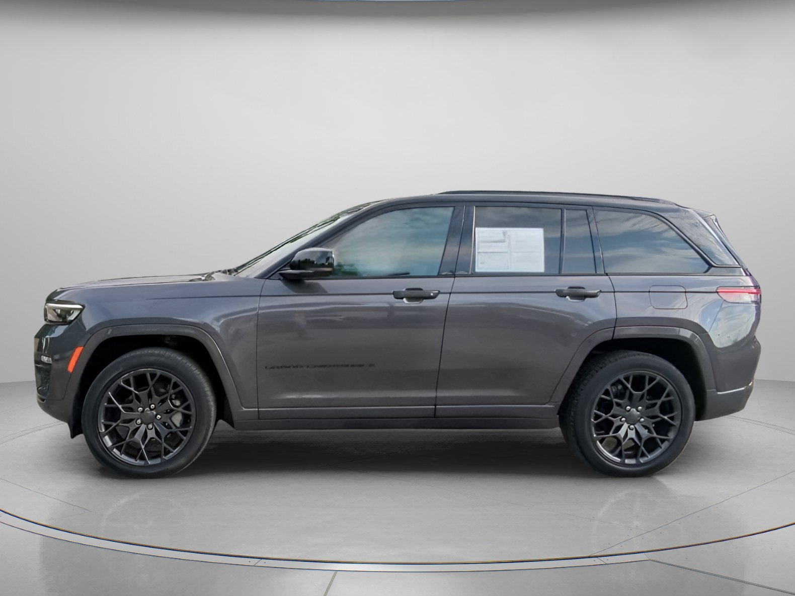 Used 2025 Jeep Grand Cherokee Summit w/ Obsidian Package AWD/4WD image 16