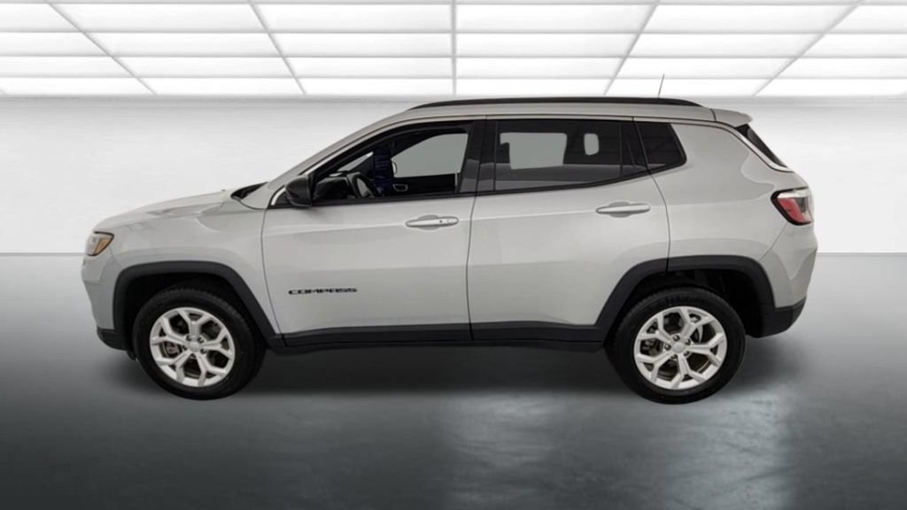 Used 2024 Jeep Compass Latitude AWD/4WD image 4