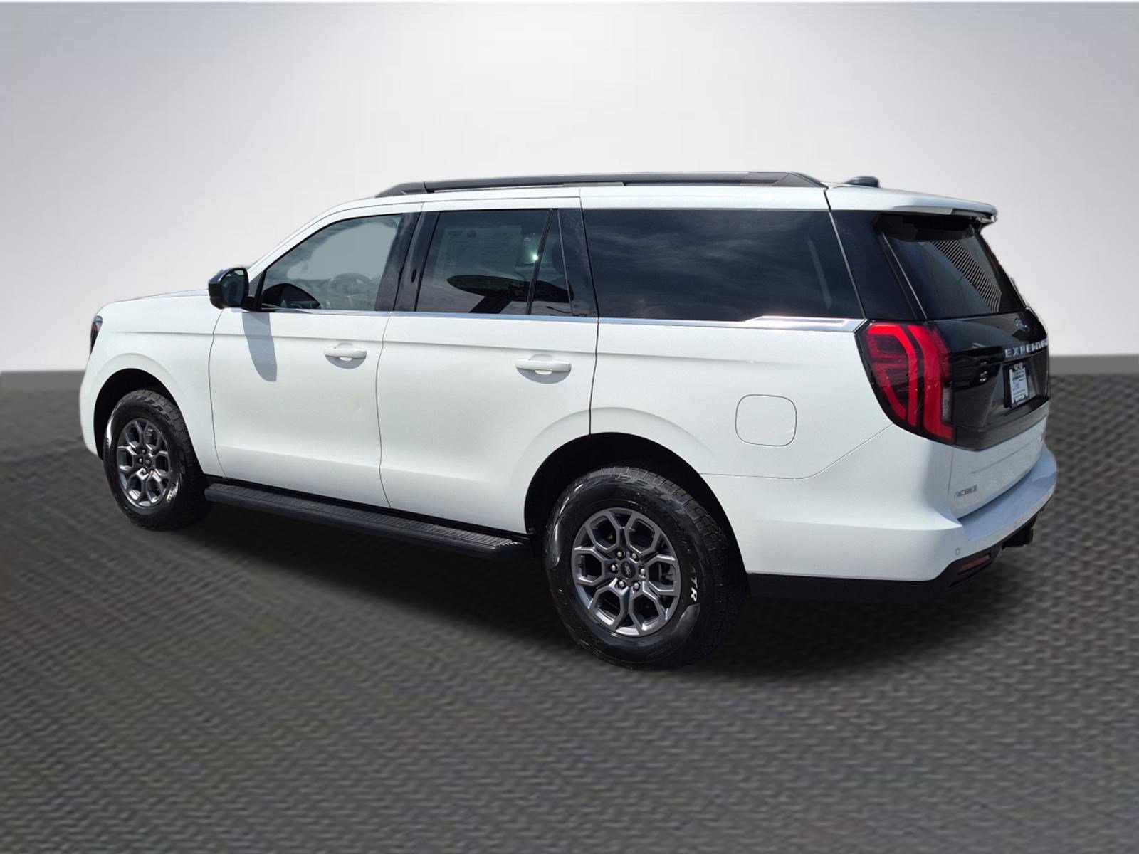 Certified 2025 Ford Expedition Active image 5