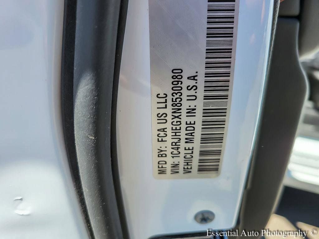 Used 2022 Jeep Grand Cherokee Summit AWD/4WD image 28