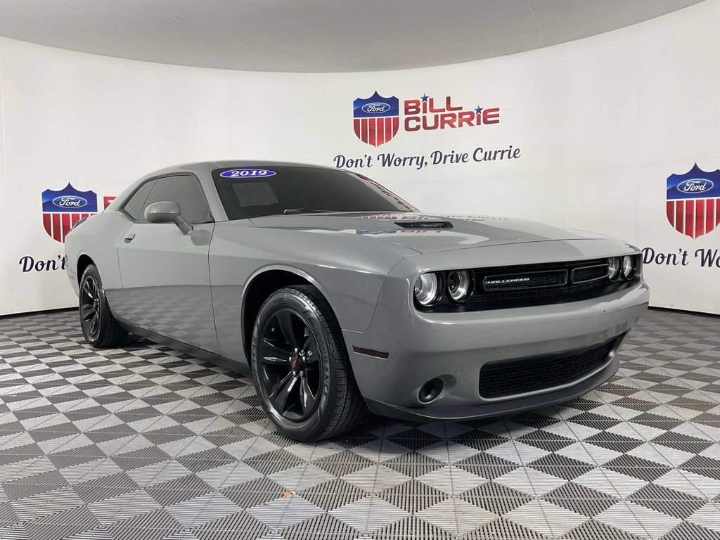 Used 2019 Dodge Challenger SXT RWD image 1