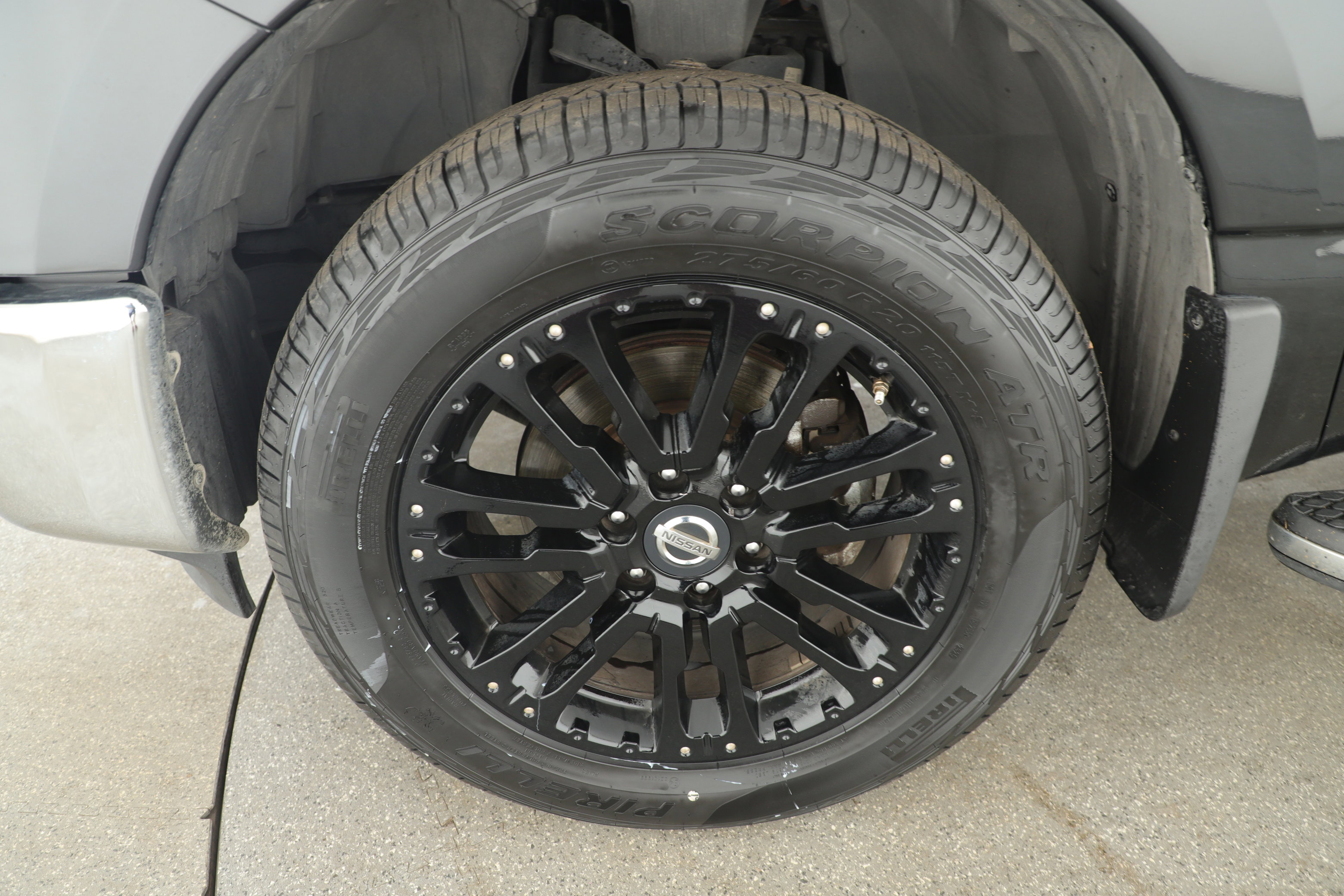 Used 2019 Nissan Titan SL image 7