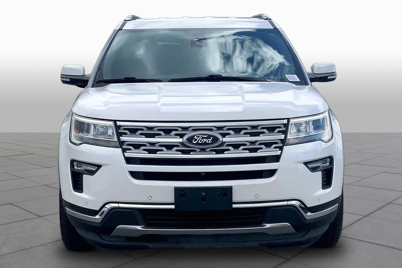 Certified 2018 Ford Explorer Limited w/ Equipment Group 301A FWD image 4