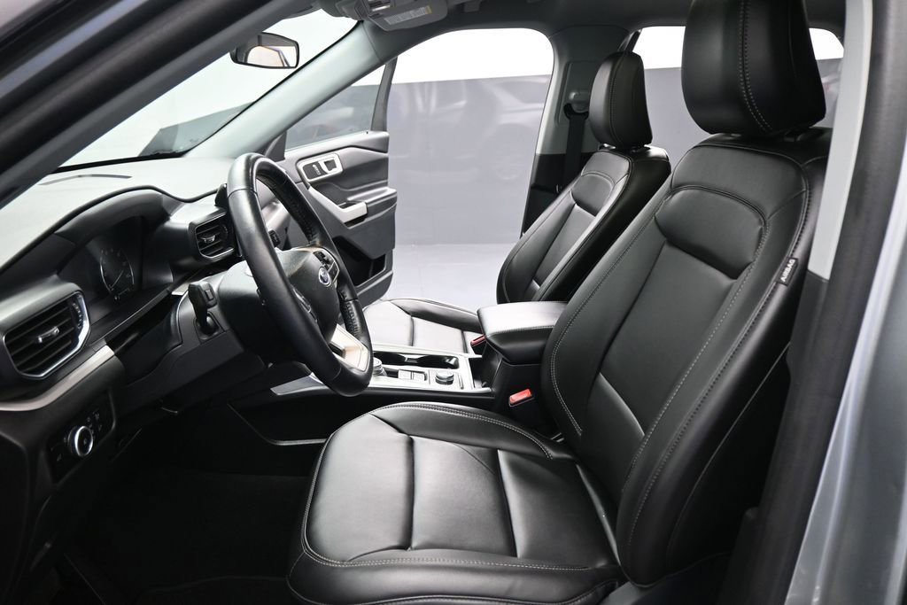 Certified 2023 Ford Explorer XLT w/ Equipment Group 202A AWD/4WD image 9