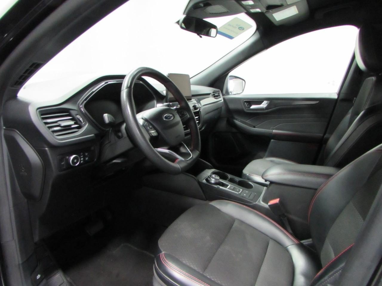 Certified 2025 Ford Escape ST-Line Select AWD/4WD image 13
