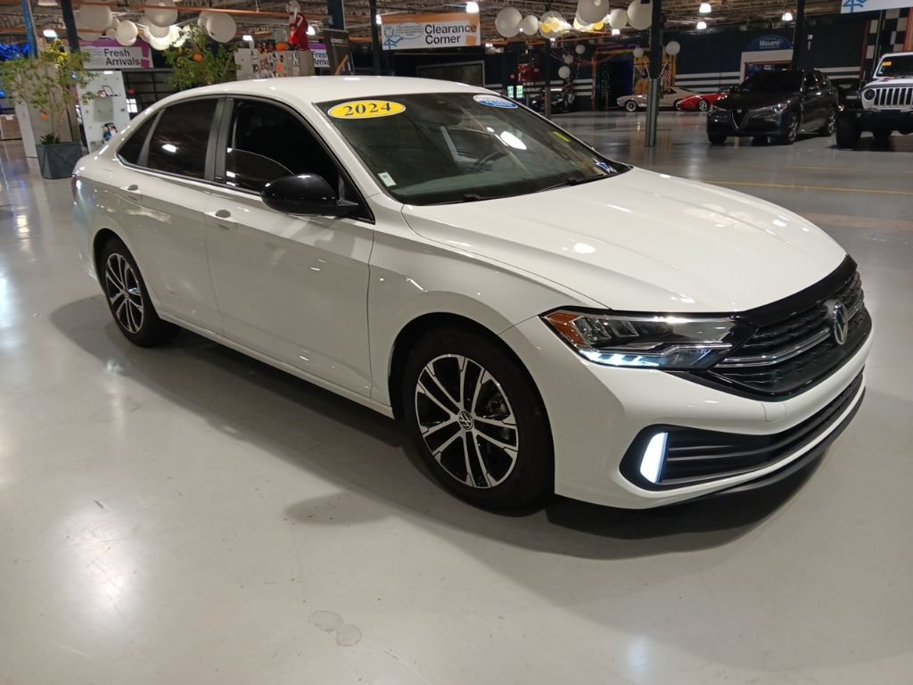 Used 2024 Volkswagen Jetta Sport FWD image 5