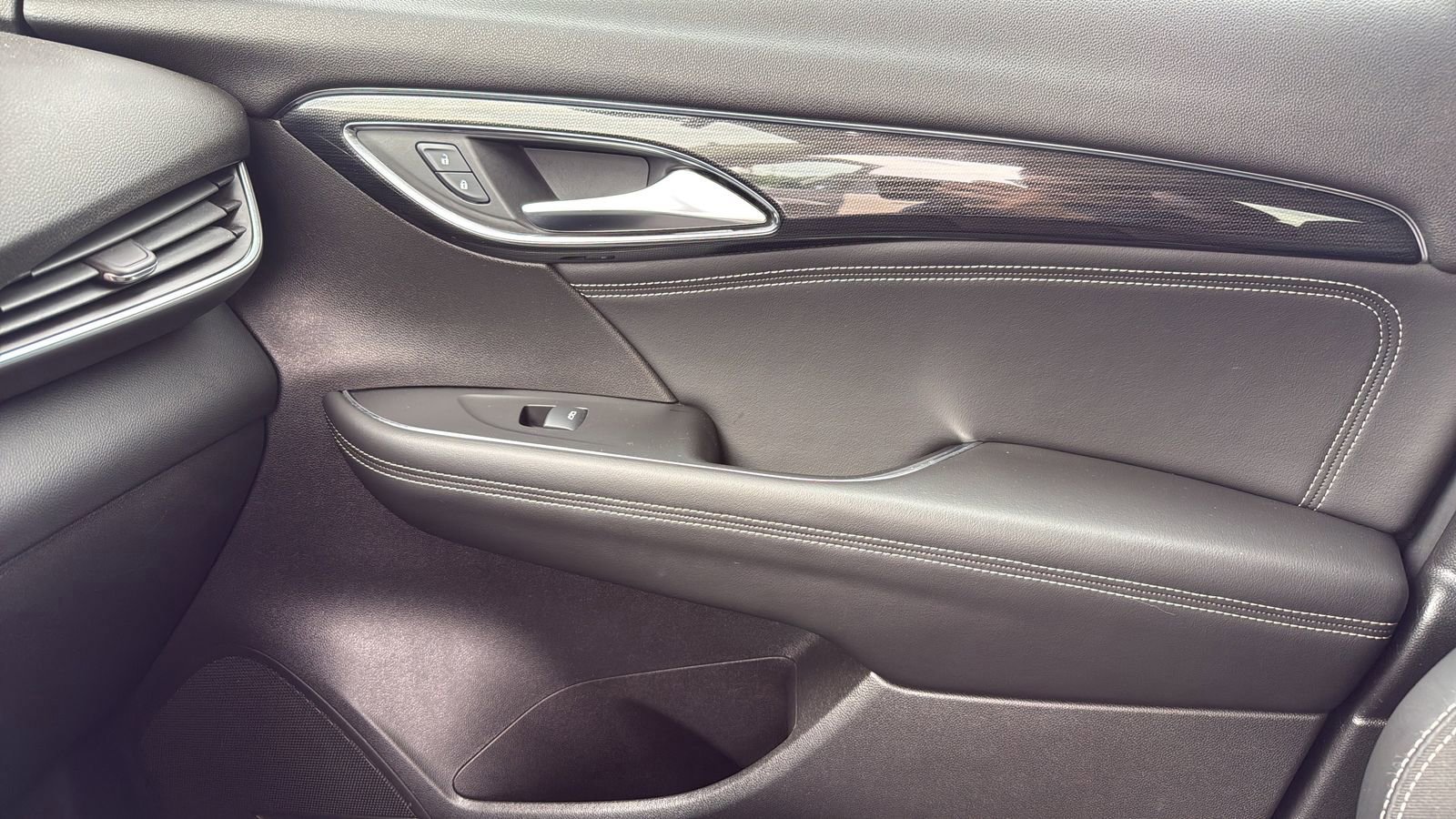 Used 2023 Buick Envision Preferred FWD image 23