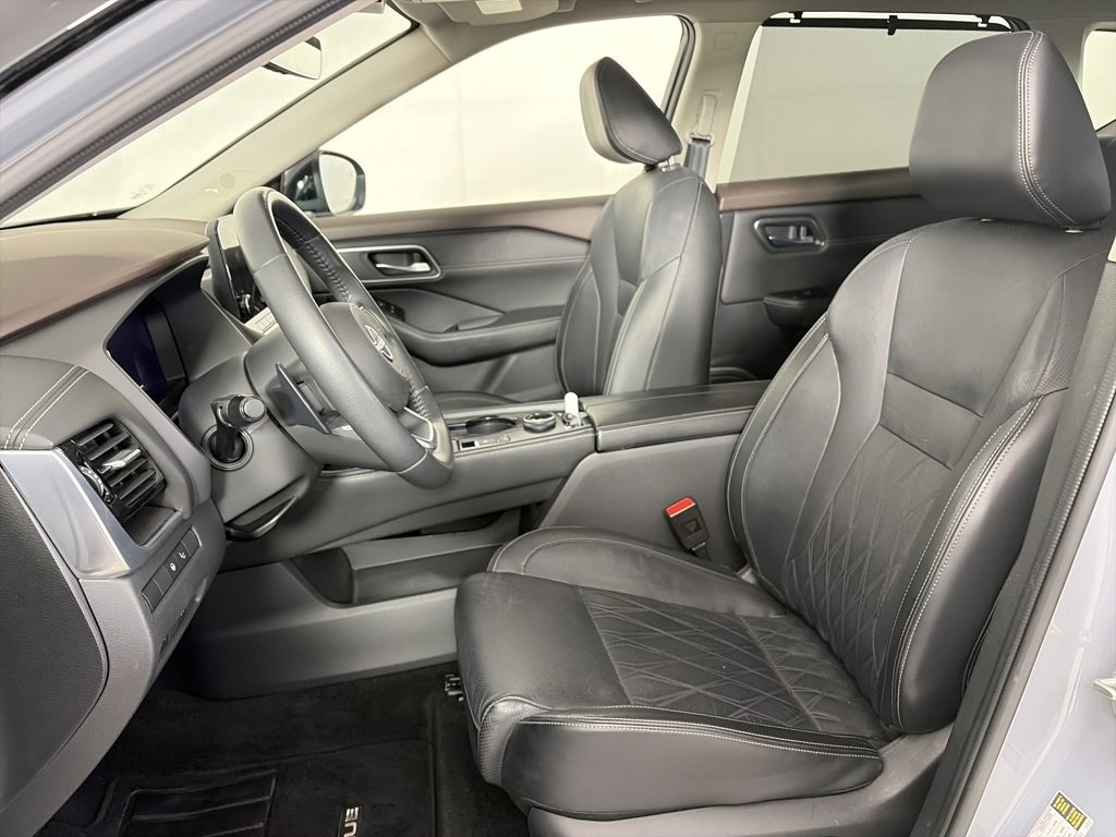 Used 2022 Nissan Rogue Platinum w/ Head-Up Display Package image 11