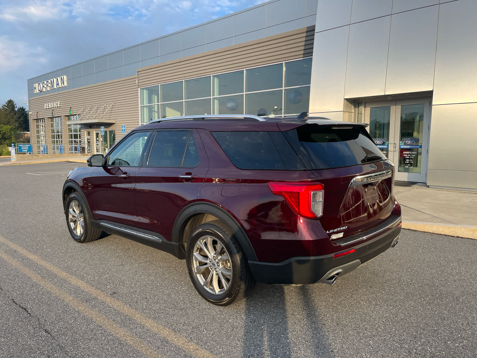 Certified 2022 Ford Explorer Limited w/ Equipment Group 301A AWD/4WD image 3