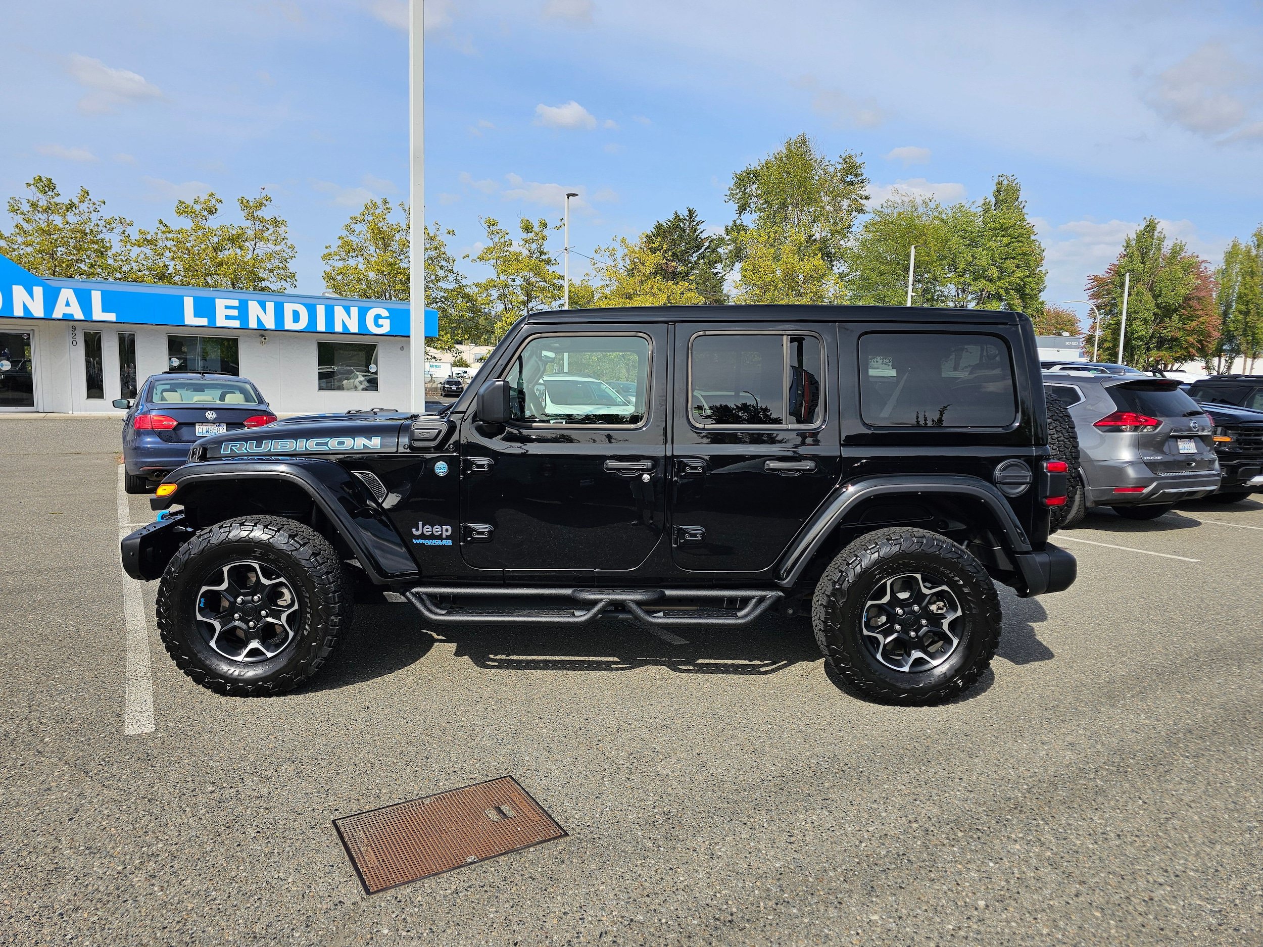 Used 2022 Jeep Wrangler Unlimited Rubicon 4xe w/ Steel Bumper Group AWD/4WD image 8