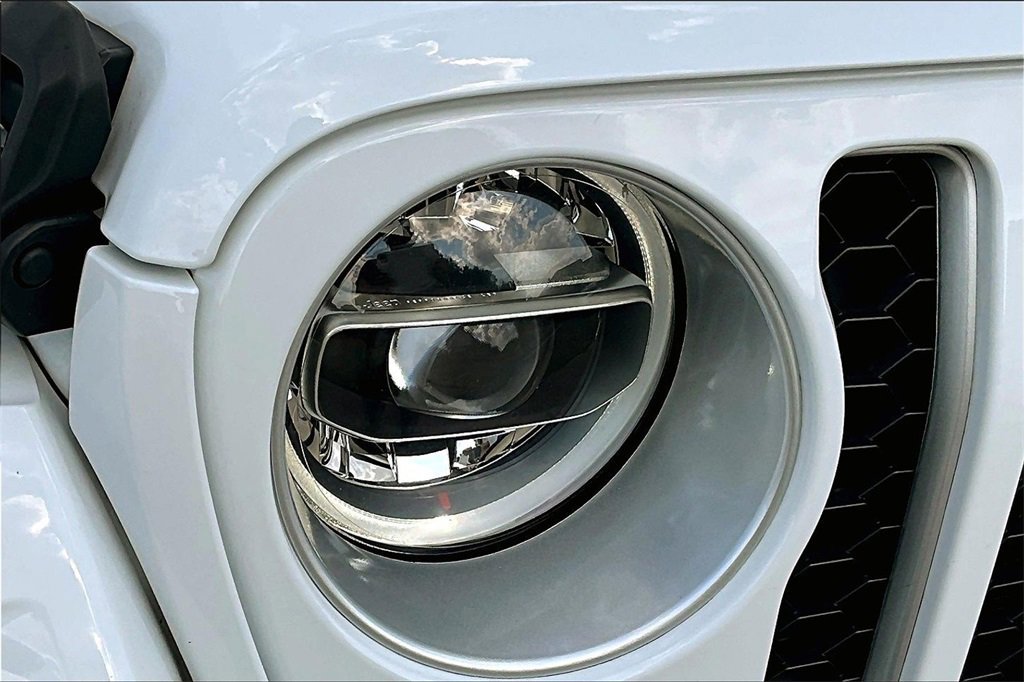 Used 2022 Jeep Wrangler Unlimited Sahara w/ Cold Weather Group image 29