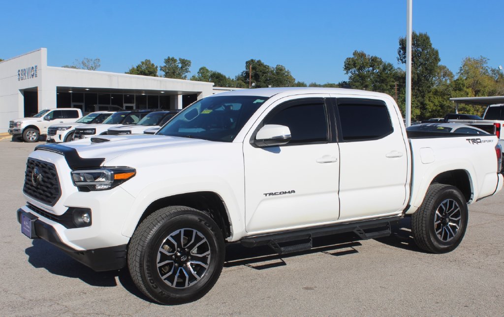 Used 2021 Toyota Tacoma TRD Sport w/ Technology Package RWD image 2