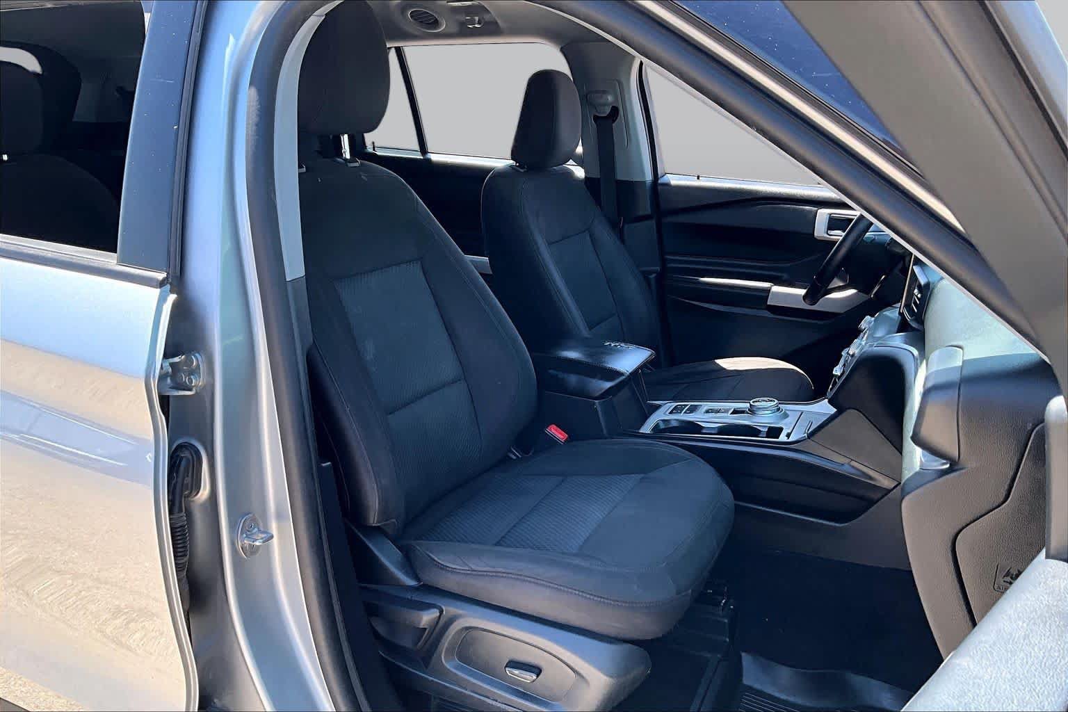 Certified 2023 Ford Explorer XLT RWD image 9