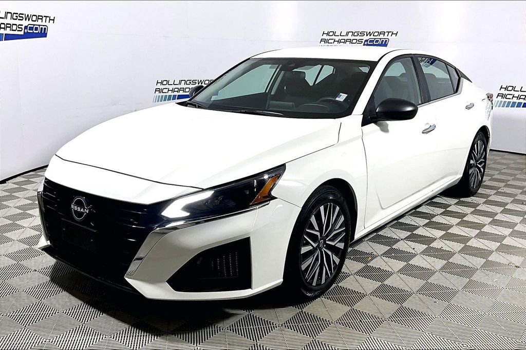 Used 2025 Nissan Altima 2.5 SV