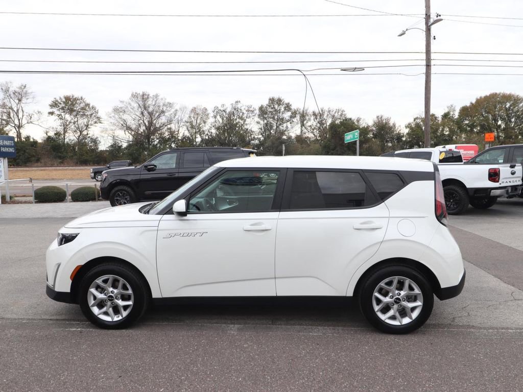 Used 2025 Kia Soul LX w/ LX Technology Package image 8