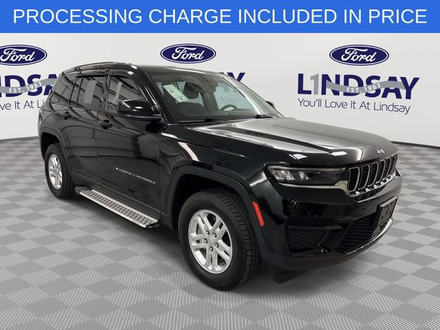 Used 2022 Jeep Grand Cherokee Laredo w/ Luxury Tech Group I AWD/4WD image 1