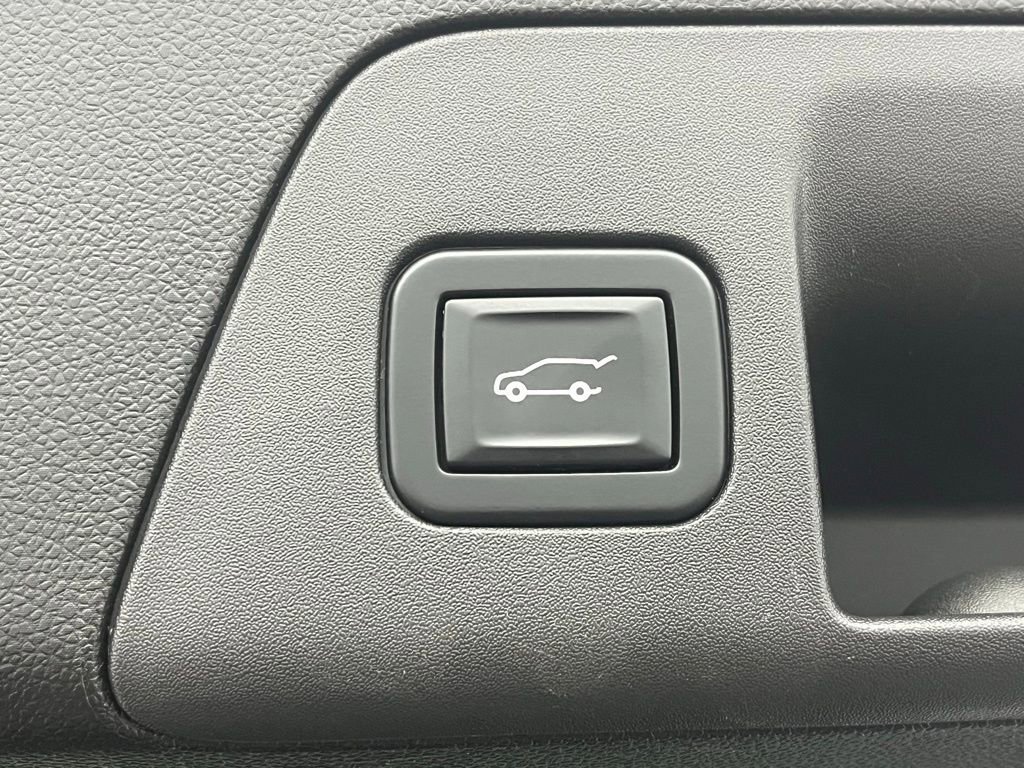 Used 2022 Buick Envision Essence w/ Safety Package image 16