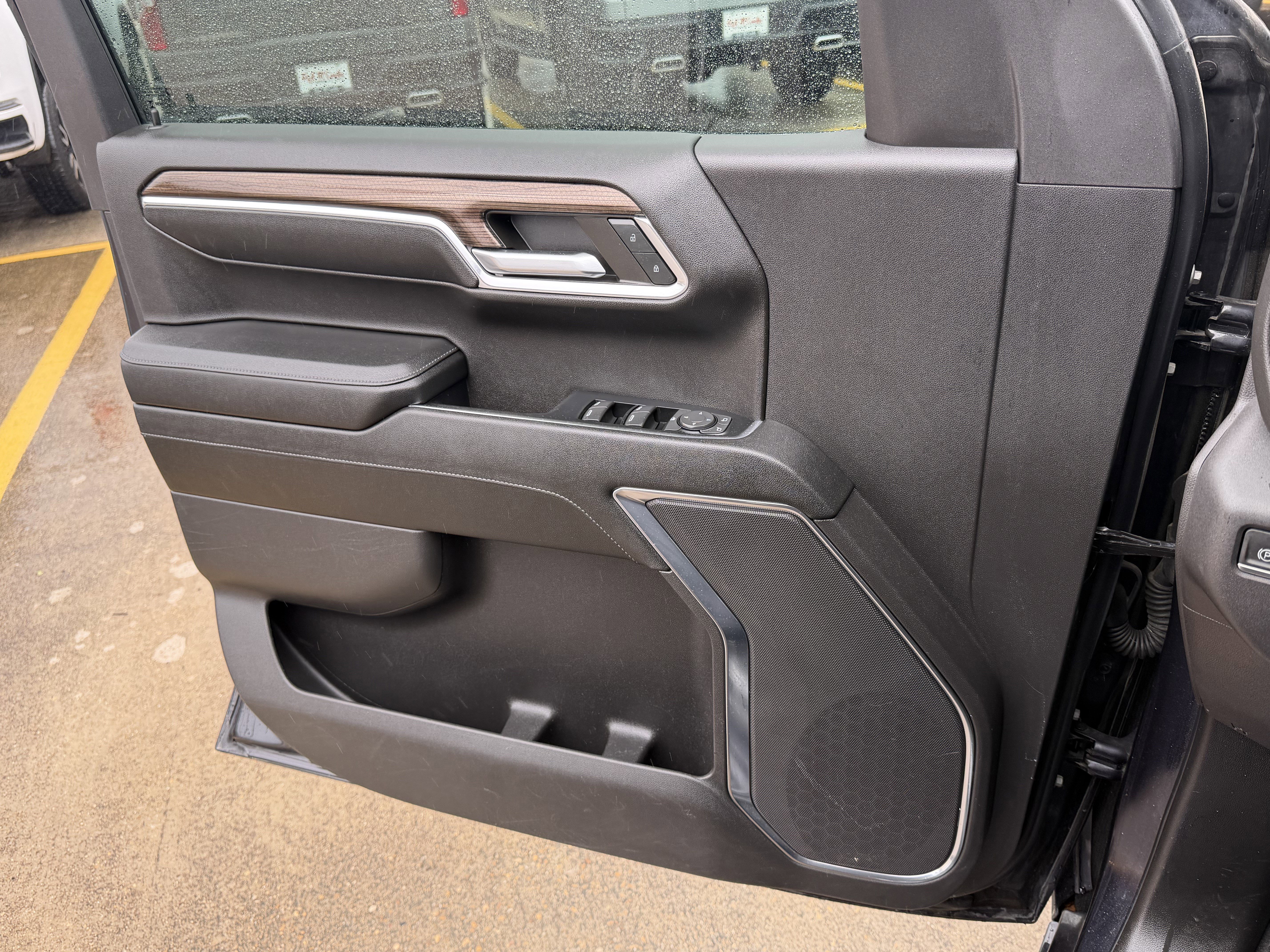 Used 2024 Chevrolet Silverado 1500 LT image 23