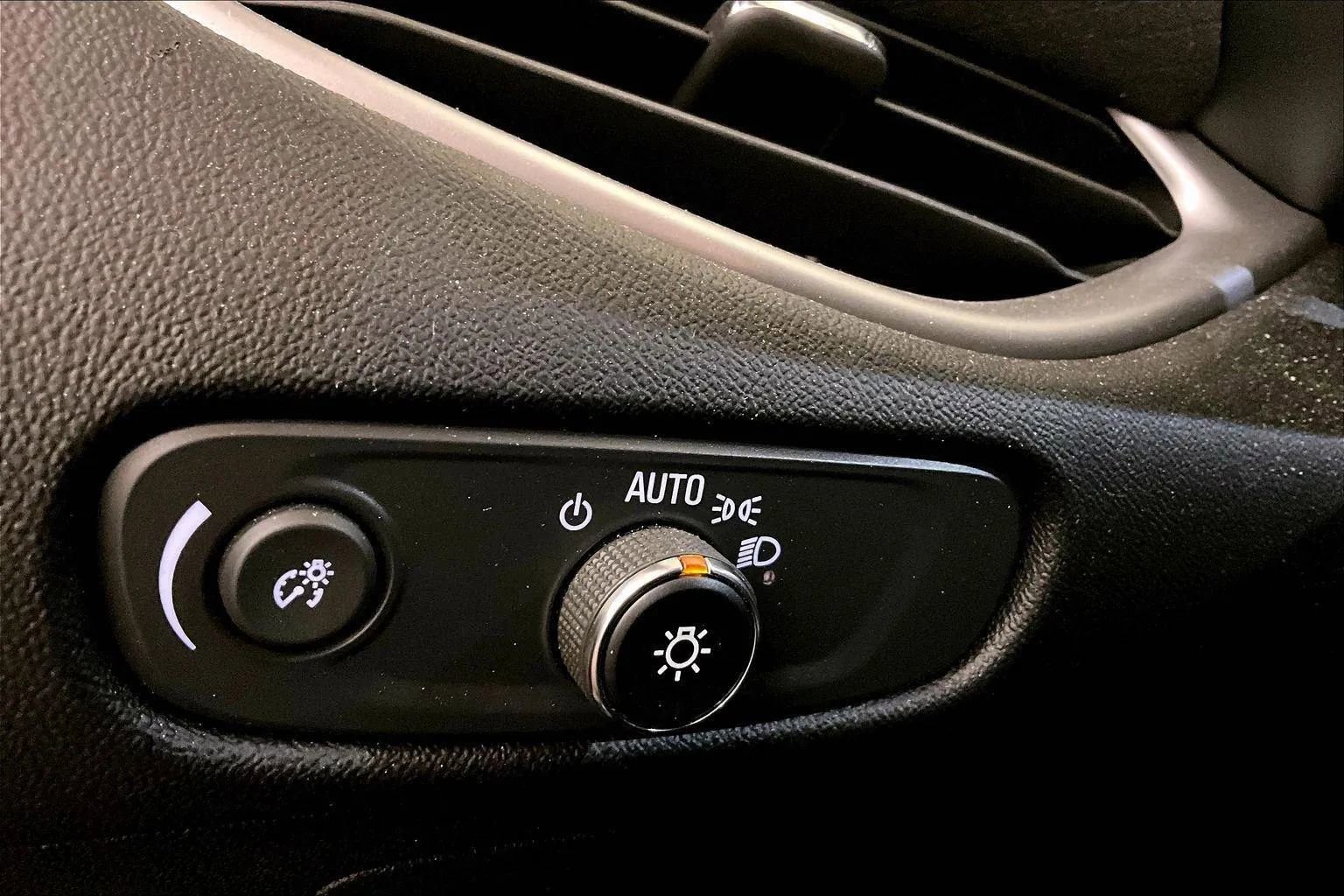 Used 2024 Chevrolet Malibu RS image 30