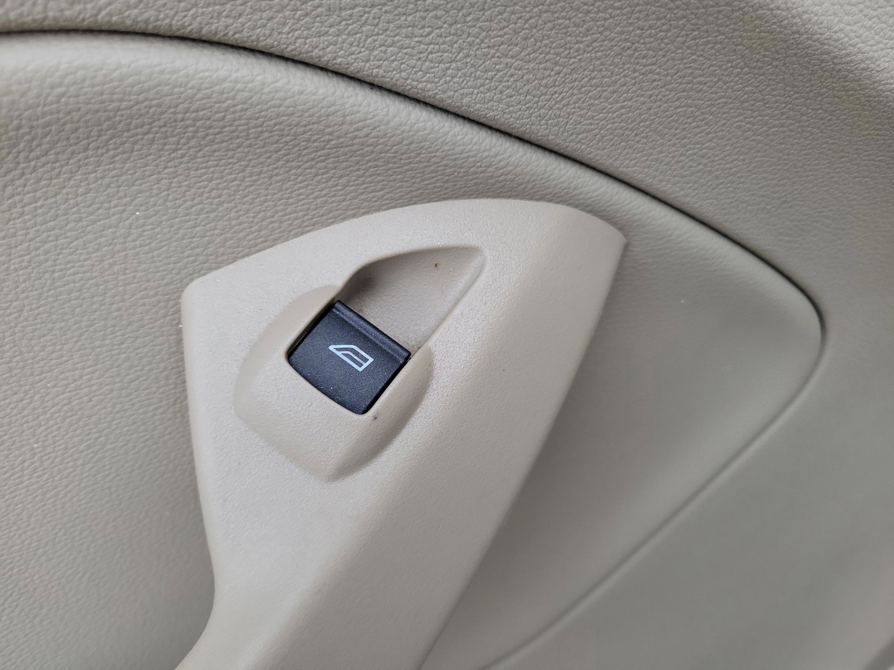 Certified 2018 Ford Escape SE w/ SE Sync 3 Package AWD/4WD image 13