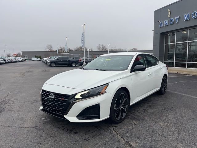 Used 2024 Nissan Altima 2.5 SR image 2