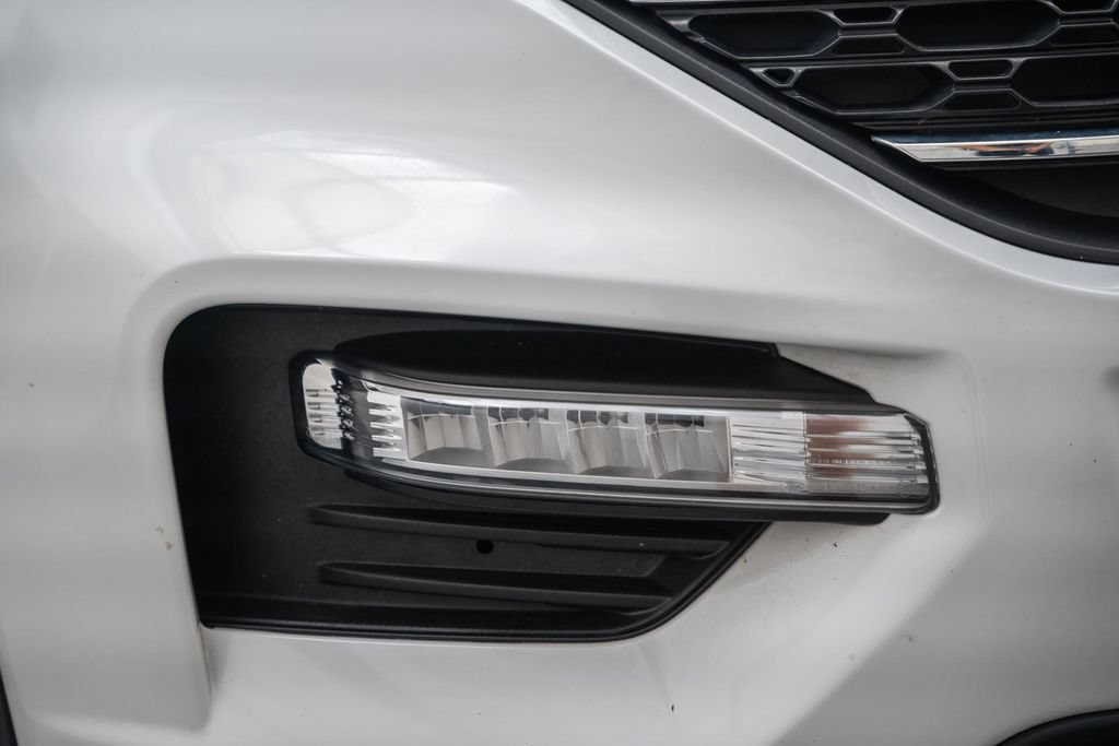 Certified 2023 Ford Explorer XLT w/ Equipment Group 202A AWD/4WD image 16