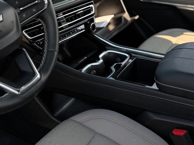 Used 2025 Chevrolet Traverse LT AWD/4WD image 28