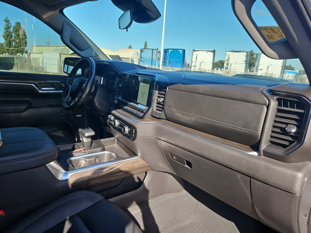 Used 2024 Chevrolet Silverado 1500 LT Trail Boss w/ LT Trail Boss Premium Package AWD/4WD image 12