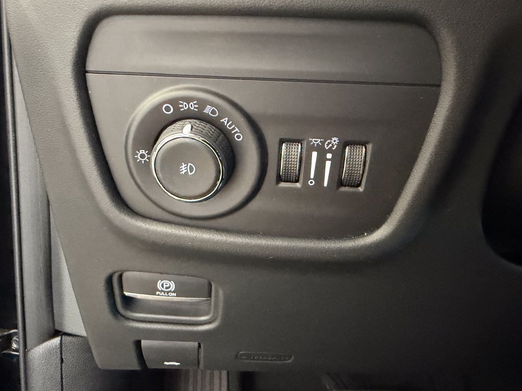 Used 2024 Jeep Grand Cherokee Summit AWD/4WD image 37
