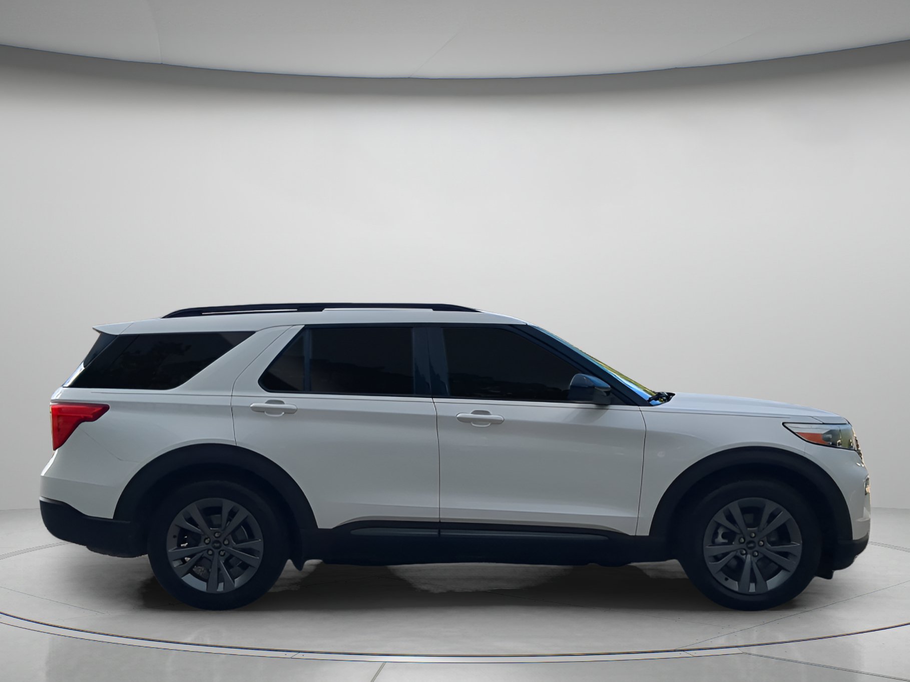 Certified 2022 Ford Explorer XLT w/ Equipment Group 202A RWD image 39