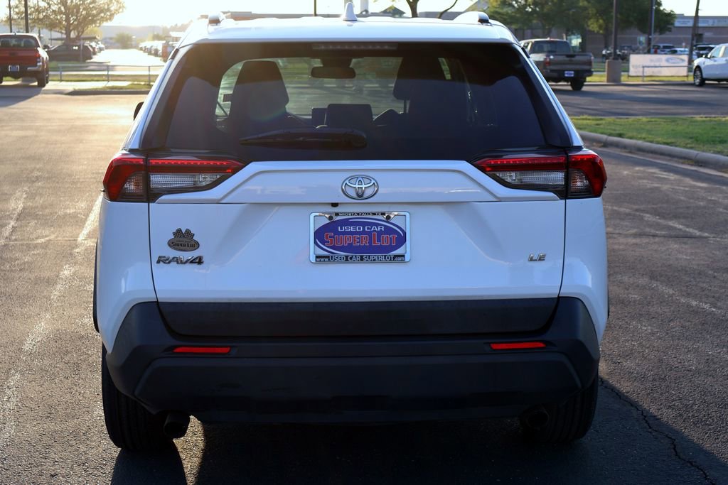 Used 2021 Toyota RAV4 LE FWD image 12
