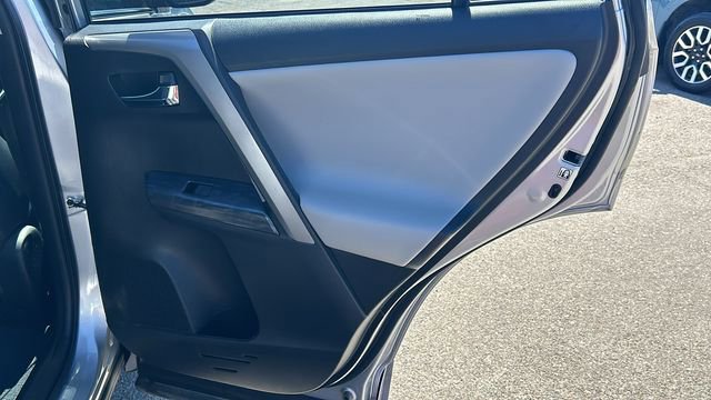 Used 2017 Toyota RAV4 Platinum image 12