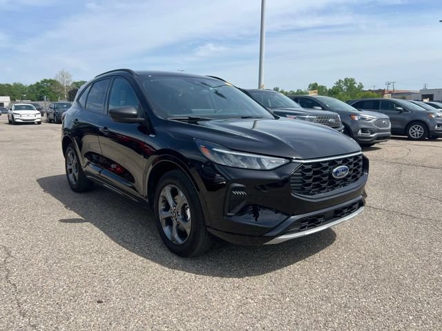 Certified 2024 Ford Escape ST-Line w/ Tech Pack #1 AWD/4WD image 3