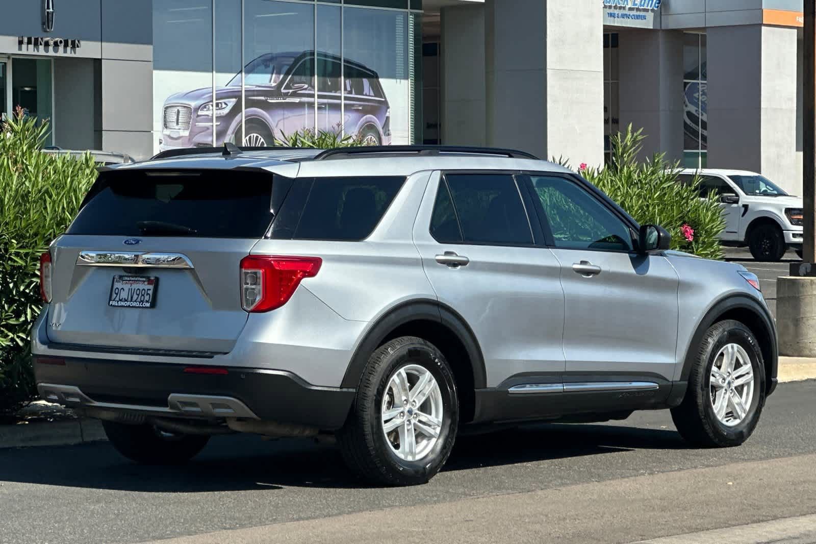 Certified 2022 Ford Explorer XLT w/ Equipment Group 202A RWD image 2