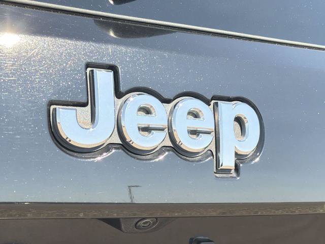 Used 2022 Jeep Grand Cherokee Limited AWD/4WD image 13